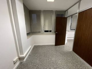 Affitto Ufficio in Calle folch i torres 12. Oficina en venta en centre