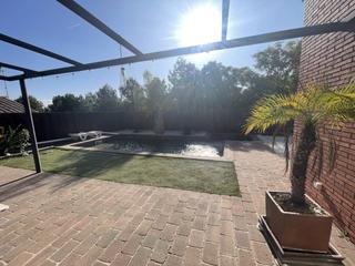 Casa  Garraf. Casa con piscina en una zona tranquila