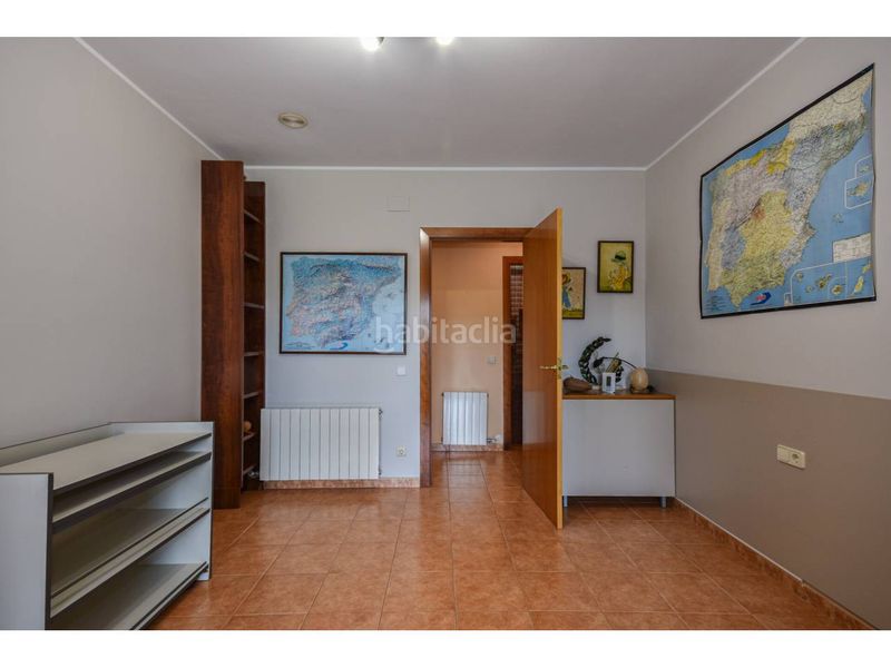 Foto 0c35a7df-430f-46ae-a701-78f3277a2e73. Casa amb calefacció aparcament a Font Verda Granollers