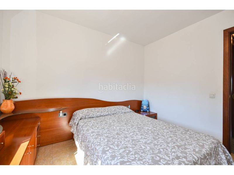 Foto 8b660e88-c346-4564-a721-4ce22f78bd2d. Casa adosada magnífica casa adosada para entrar a vivir en impecable estado en Canovelles