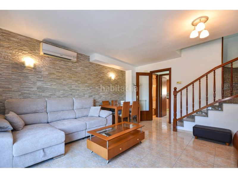 Foto 9ee1fea5-d914-41d4-b6c3-7e2cea6b551e. Casa adosada magnífica casa adosada para entrar a vivir en impecable estado en Canovelles