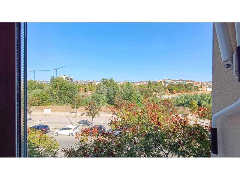 Foto a8772d77-f787-44e7-8472-4483fa2c96f1. Casa adosada magnífica casa adosada para entrar a vivir en impecable estado en Canovelles