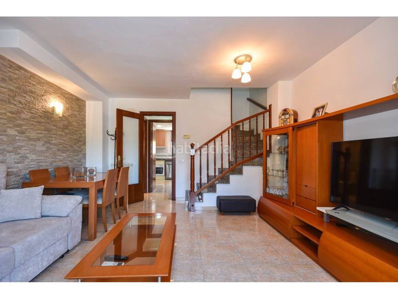 Foto b4a27f38-c0ca-4958-9fb3-ed230a653b6a. Casa adosada magnífica casa adosada para entrar a vivir en impecable estado en Canovelles