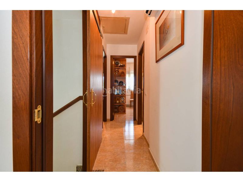 Foto b8d11843-99bd-45ac-b070-b9ba553a2479. Casa adosada magnífica casa adosada para entrar a vivir en impecable estado en Canovelles