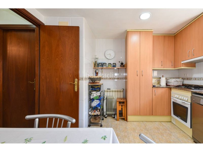 Foto bad4dd9a-90aa-4d22-afac-4a022ee3d66d. Casa adosada magnífica casa adosada para entrar a vivir en impecable estado en Canovelles