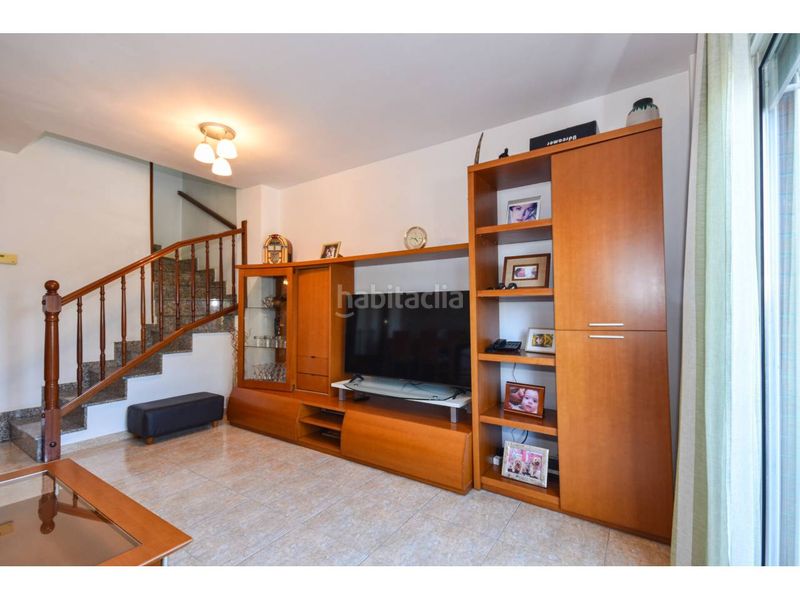 Foto cfb4ee8a-7107-4d4c-86ba-00c389a61835. Casa adosada magnífica casa adosada para entrar a vivir en impecable estado en Canovelles
