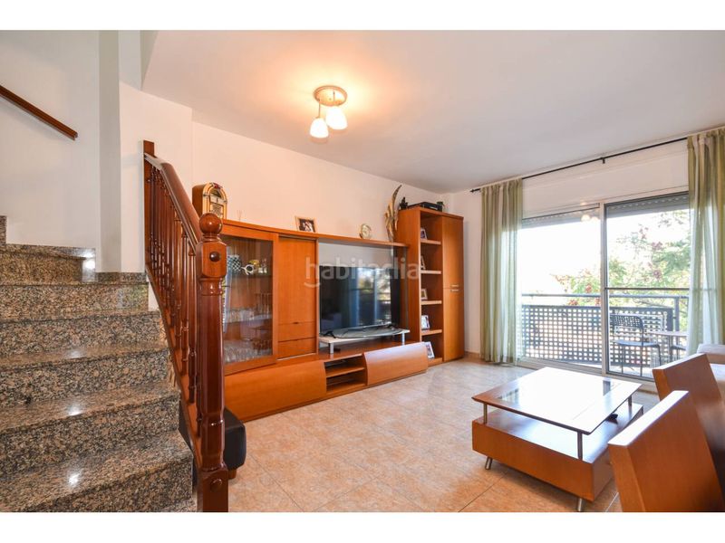 Foto df57ffba-97d8-4926-b8c0-a60ab8ffd87a. Casa adosada magnífica casa adosada para entrar a vivir en impecable estado en Canovelles