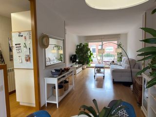 Haus  Calle luis chamizo. Paz, espacio y comodidad magnífica casa adosada con jardín, pisc