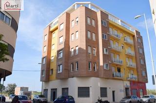 Local Comercial a Camino de Onda-Salesianos. Cochera con altillo