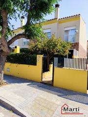Casa adossada en Playa. Buscas vivir en comunidad?