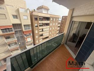 Appartement à Piscinas. Amplio piso a 30 metros de la playa en el grau de burriana, list