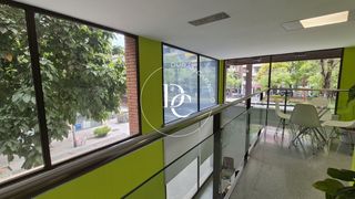 Local Comercial  Gran via de carles iii. Local comercial de 580 m2 en venta en barcelona