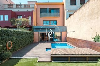 Location Maison  Carrer de santa perpètua. Casa de lujo de 264 m2 con piscina y vistas en alquiler en vila