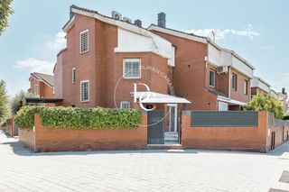Haus  Carrer de la creu d'en muntaner. Casa de lujo de 229 m2 en venta en sant joan despí