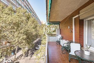 Pis  Gran via de carles iii. Piso de 133 m2 con vistas y terraza en venta en les corts, barce