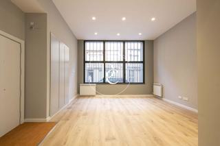 Duplex  Carrer d'amílcar. Duplex de 187 m2 en venta en el guinardó, barcelona