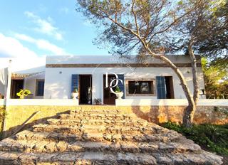 Casa a Formentera. Casa de lujo de 300 m2 con vistas en venta en es pujols