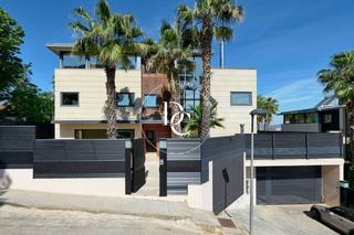 Casa  Carrer sant francesc. Casa de lujo de 535 m2 con piscina en venta en valldoreix, sant