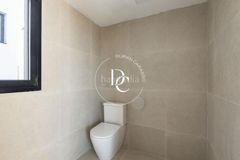 Foto 84517459-801d-4059-9750-f2cb2054363b. Ático  de 80 m2 con vistas y terraza en venta en navas, en Barcelona