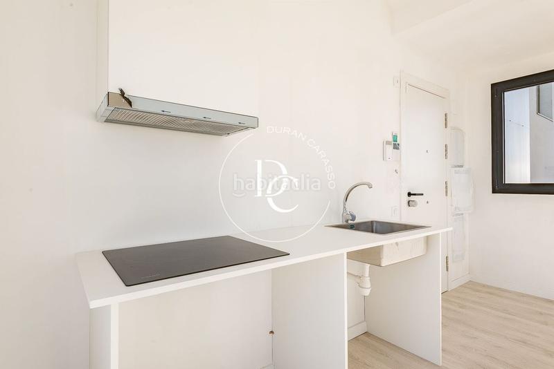 Foto d5f19d69-56ea-44cc-a164-aa6d079c97dc. Ático  de 80 m2 con vistas y terraza en venta en navas, en Barcelona