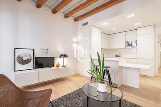 Attique  Carrer dels escudellers. Ático de 111 m2 con vistas y terraza en venta en el gòtic, barce