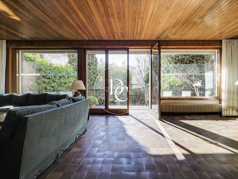 Foto 8c523570-dd49-4b0a-8e74-8122821c26e8. Casa amb calefacció aparcament a Putget - Farró Barcelona