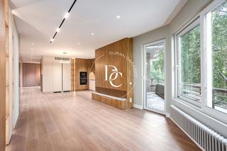 Pis  Carrer del bruc. Piso de lujo de 147 m2 con vistas y terraza en venta en la dreta