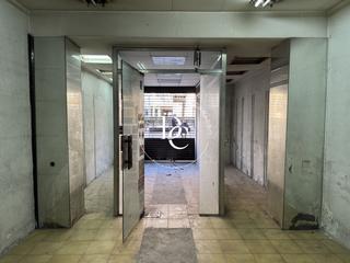 Location Local commercial  Gran via de les corts catalanes. Local comercial de 175 m2 en alquiler en lantiga esquerra de lei