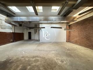 Location Local commercial  Gran via de les corts catalanes. Local comercial de 211 m2 en alquiler en la nova esquerra de lei