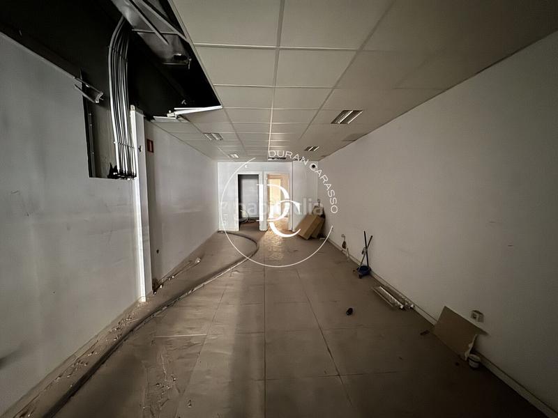 Foto eeee2c1e-7c7d-42b5-8858-387e96ab4856. Local comercial a Sant Antoni Barcelona