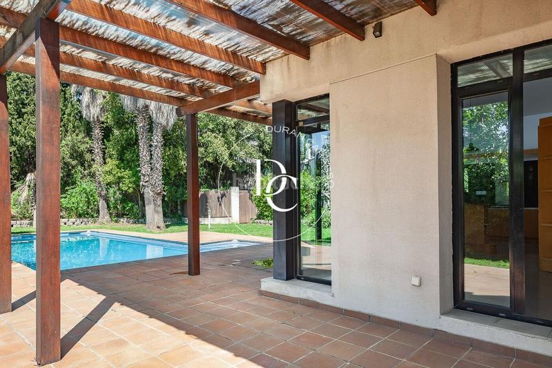 Foto 3a0ae648-e281-4997-b69a-0dc2240b267d. Casa  de lujo de 344 m2 con piscina en venta en Sant Cugat del Vallès
