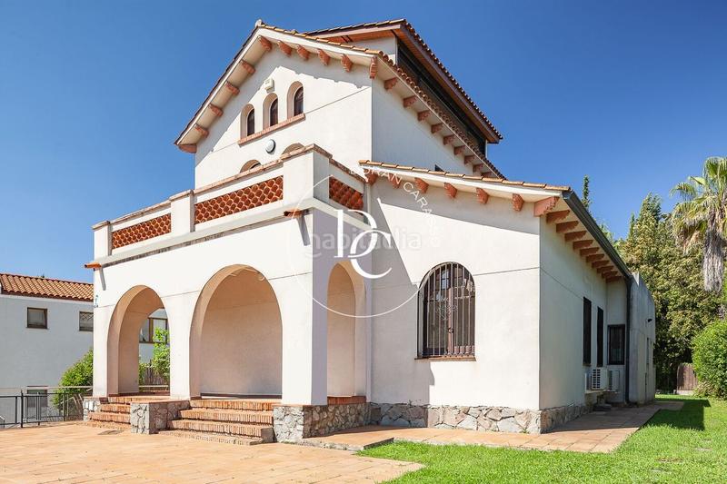 Foto b216edd8-a81d-417f-9501-542b5eecab2f. Casa  de lujo de 344 m2 con piscina en venta en Sant Cugat del Vallès
