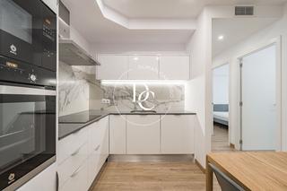 Appartement  Avinguda del paral·lel. Piso de 73 m2 en venta en el poblesec, barcelona