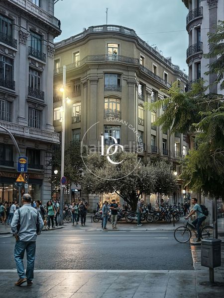 Foto dea05e80-0ad2-441b-afc3-bce51eea18fd. Pis a carrer comtal 32 a Gòtic Barcelona