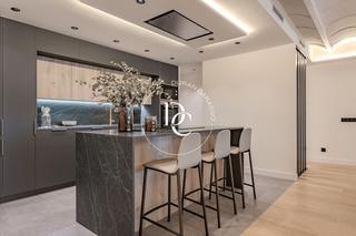 Piso  Carrer d'aribau. Piso de lujo de 188 m2 con vistas y terraza en venta en sant ger