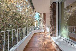 Appartamento  Carrer d'enric granados. Piso de lujo de 169 m2 con vistas y terraza en venta en lantiga