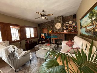 Chalet à Los Collados-Los Geraneos. Venta de chalet independiente en todosol águilas