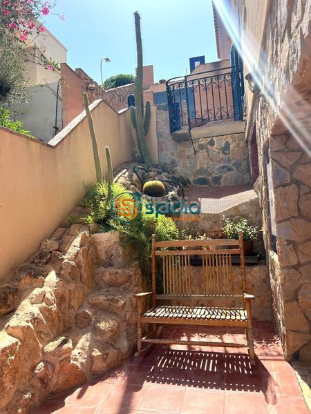 Foto fcf97e6b-0572-4f23-a226-78e3e93f941b. Edifici a Calabardina Águilas