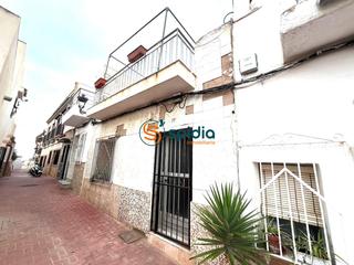 Casa adossada a Casco Antiguo. Oportunidad  casa para reformar en pie del castillo