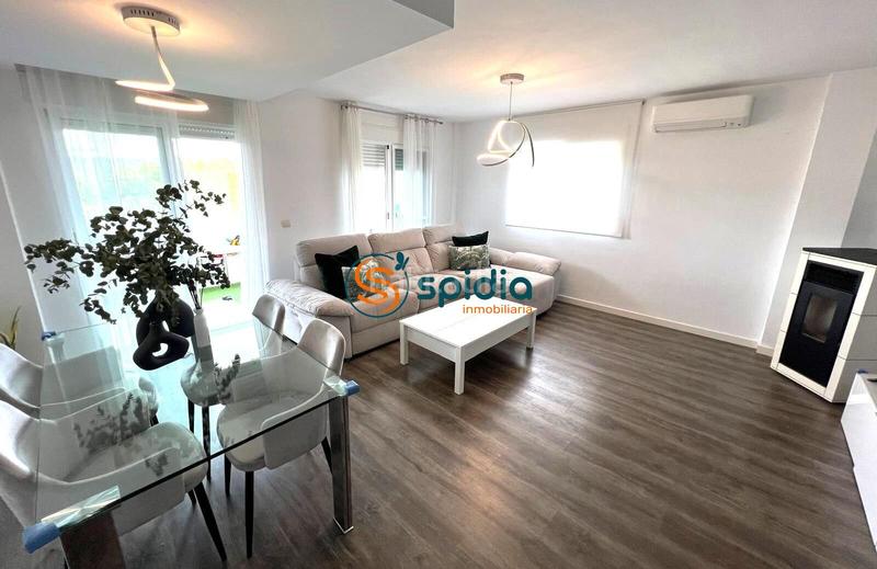 Foto cbd3e2f4-4ae4-4ab1-b7e6-5aaadacba0ea. A tre livelli con riscaldamento parcheggio piscina in Águilas