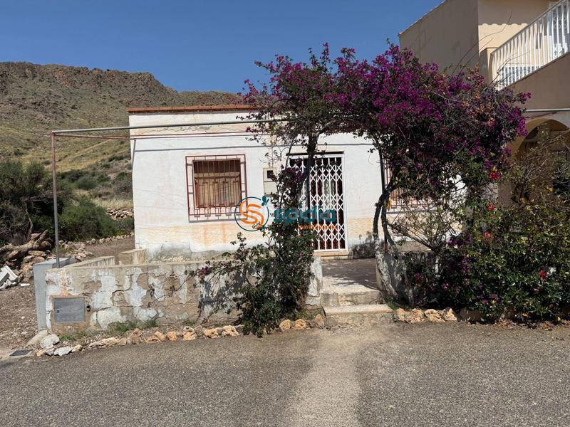Foto c8970bd8-ff10-4c84-87fe-cd10f9b53e5d. Masia amb aparcament a San Juan de los Terreros