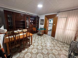 Maison en Casco Antiguo. Casa de planta baja con patio y terraza a solo 250m de la playa