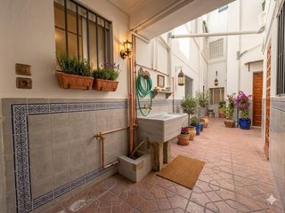 Flat in Casco Antiguo. Piso de planta baja con patio en la zona de menduiña