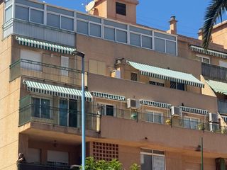 Appartamento in Delicias. Piso en venta a 100 m de la playa de las delicias
