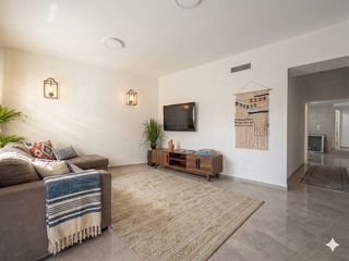 Maison à Casco Antiguo. Casa de planta baja a pocos metros de la zona paseo de parra con