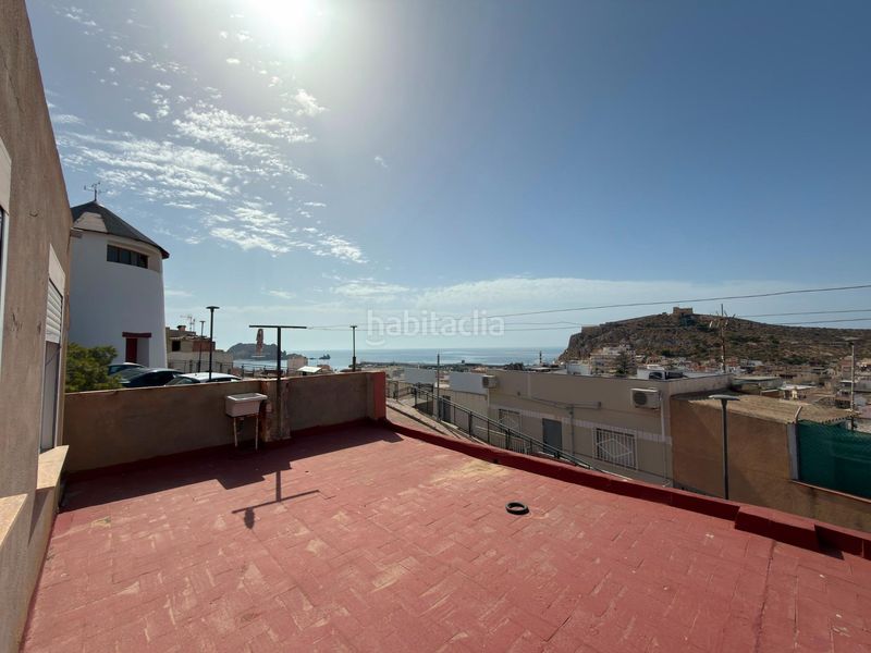 Foto 3bc92992-4f34-46ee-86a5-dd4ca5fbf874. Casa adossada amb aparcament a Casco Antiguo Águilas