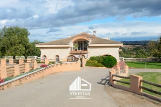 Masia a Monserrat. Beautiful equestrian farm