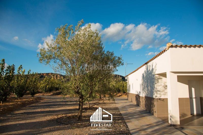 Foto a9578f18-61a2-483c-bffb-982fd964b16a. Landgut in Montroy