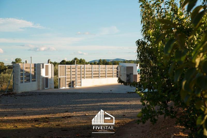 Foto bdf95017-7589-47d5-894d-f815759d4874. Landgut in Montroy