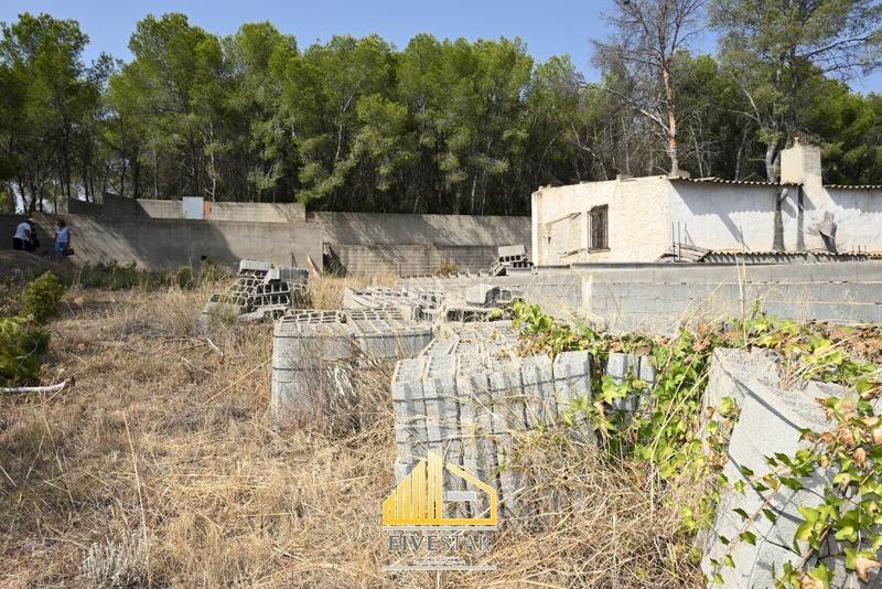 Foto 4cddce76-2927-4a85-9f45-1745bd44dc50. Terreno residencial en les travesses parcela con construccion en lliria en Llíria